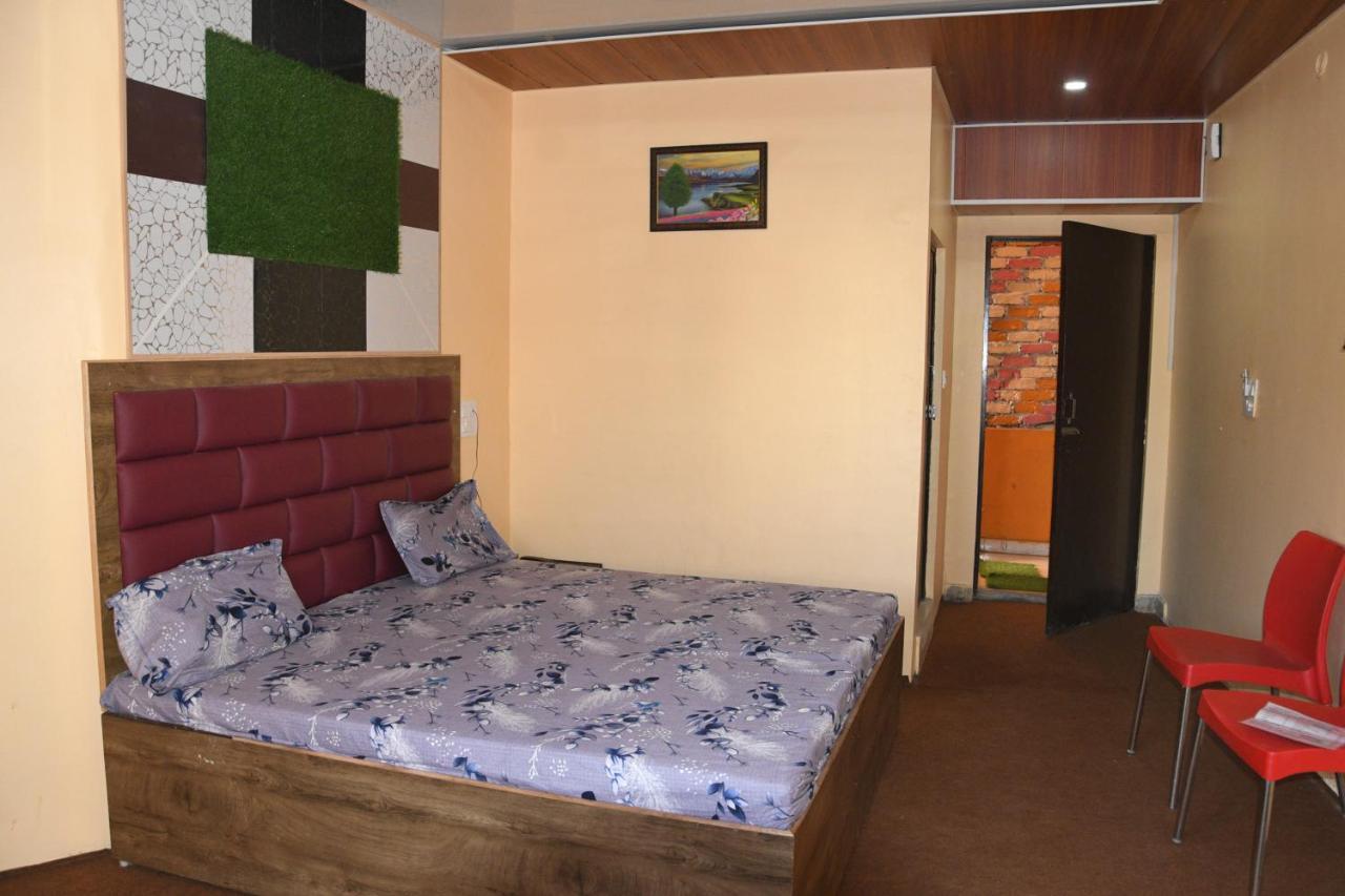 Hotel Mountain View And Rooftop Restaurant Pithorāgarh Exterior foto
