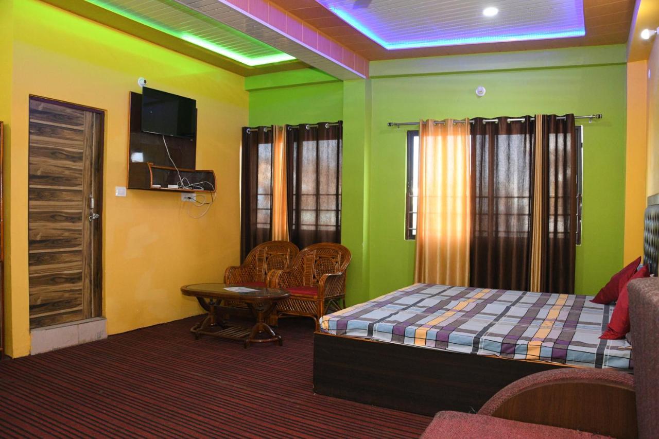 Hotel Mountain View And Rooftop Restaurant Pithorāgarh Exterior foto